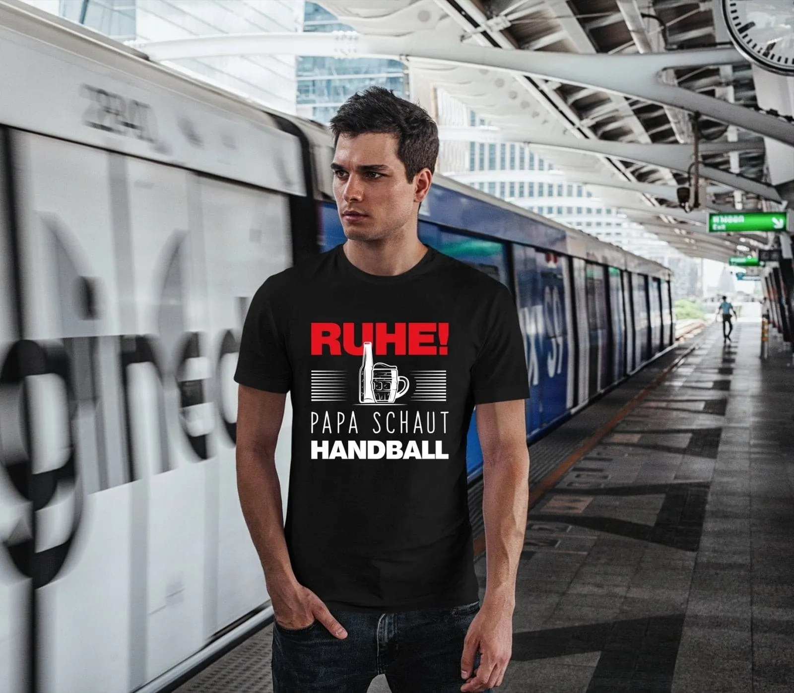 T-Shirt Herren - Ruhe! Papa schaut Handball